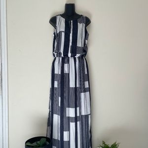 Geometric Black + White Patterned Sleeveless Blouson Dress - Size 6